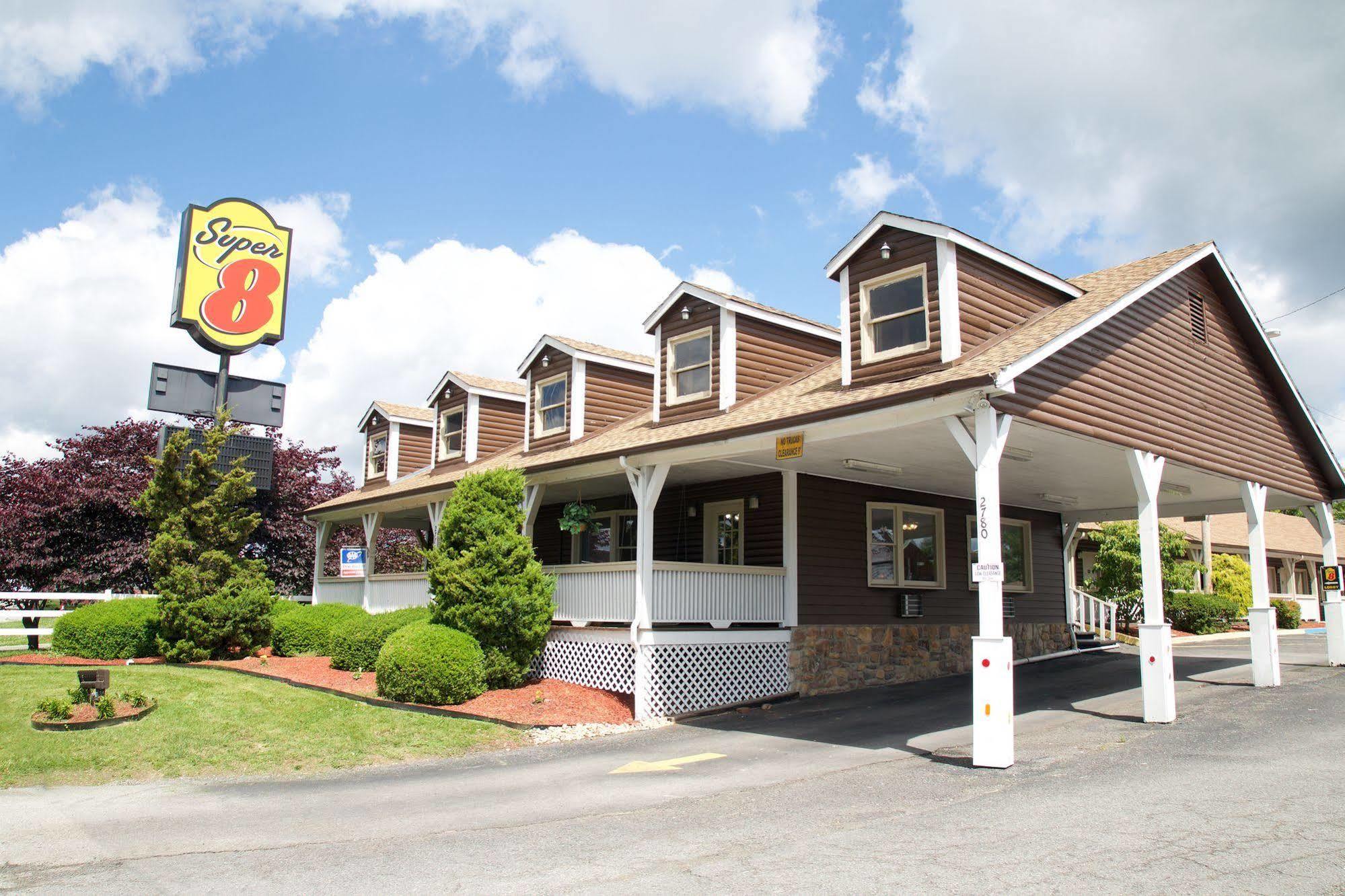 Super 8 By Wyndham Christiansburg Motel Exterior photo